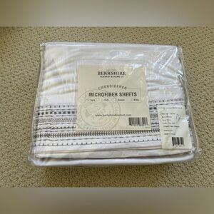 NWT. Berkshire blanket twin microfiber sheet set.